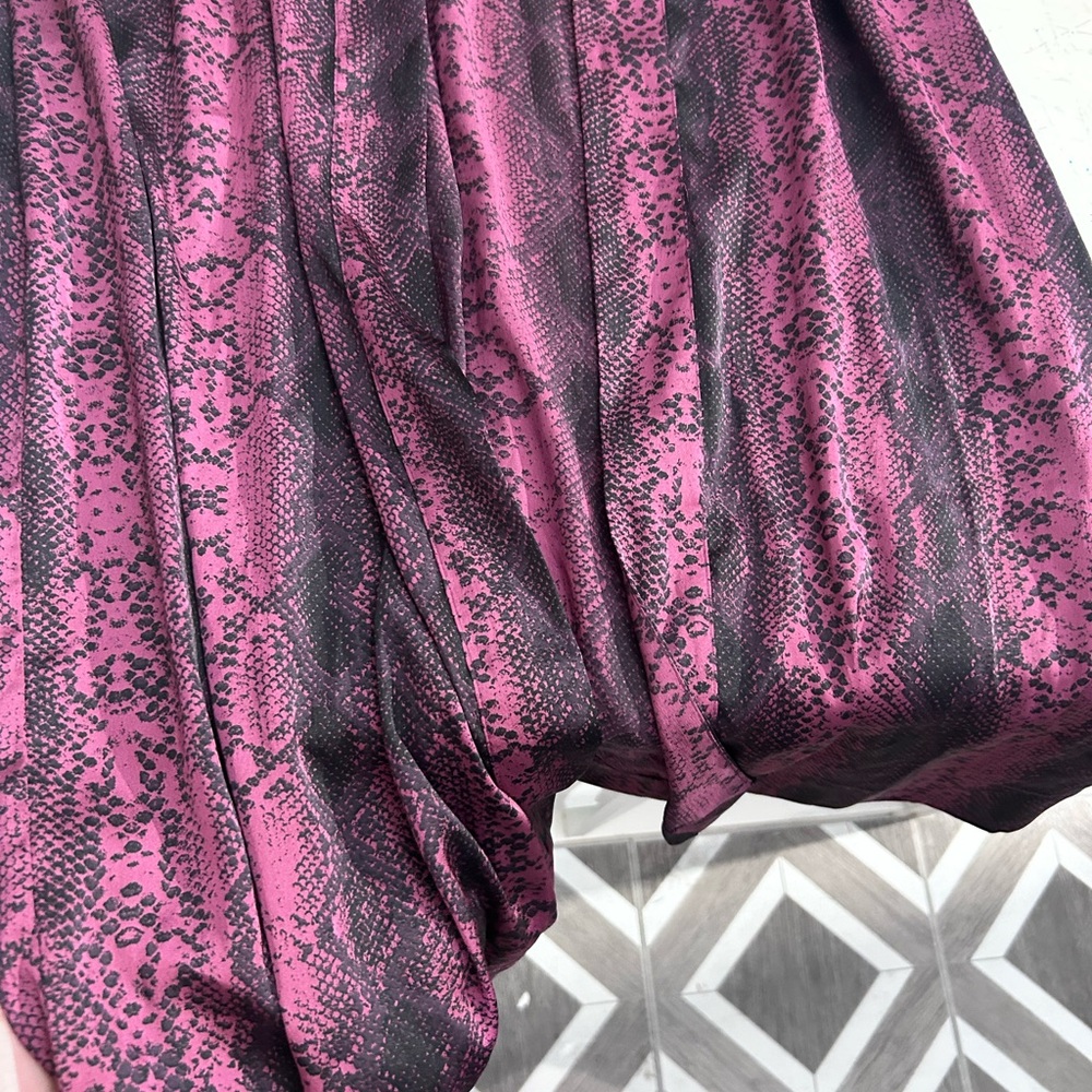 Asos Designs oversized kimono in purple and black snake print - Picture 7 of 10